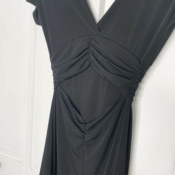 Little Black Dress with Keyhole Back - Picture 7 of 8